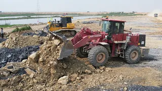 World Excellent Techniques Operator Bulldozer VS Wheel Loader Spreading Gravel Rock