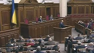 Украина: парламент вернул Конституцию 2004 года