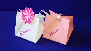 Gift Bag with Handles.  Easy to do.  Gift Wrap Ideas for Valentine's day