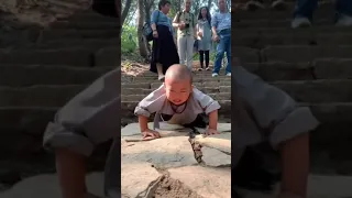 Chinese kung fu, Shaolin Kungfu.shaolin monk's kungfu show.it's not easy during the learning.