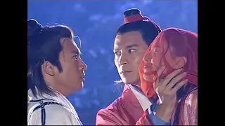 In order to save Zhou Zhiruo, Zhang Wuji was forced to take Five Poisons Lost Heart Powder.