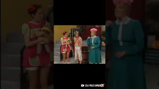 Doña clotilde le da un coscorron a la chilindrina