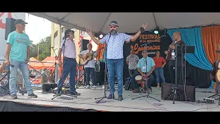 Eduardo Villanueva vs Orteguita festival de la longaniza Orocovis Acompaña los Hermanas Colon Zayas.