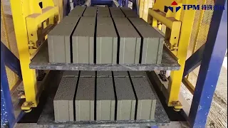 Automatic cement concrete block making machine with servo system
