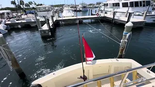 Docking Hatteras 52 CPMY