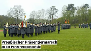 Preußischer Präsentiermarsch: Generalleutnant Andreas Marlow an der Panzertruppenschule