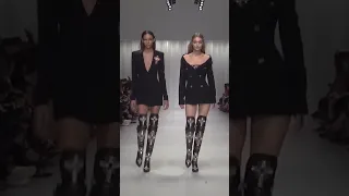 Gigi Hadid and Binx Walton walks for Versace SS18 fashion show #gigihadid #versace #catwalk #runway