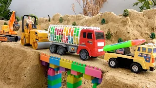 Bridge Construction Vehicles, Dump Trucks, Excavator, Road Roller Blocks Toys