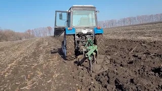 Потроху ковиряєм землю,будемо чекати приморозка бо гавно а не оранка.