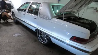 Buick Roadmaster gets Chrome 22” US MAGS RAMBLER 5x127 on 265/30/22 All Season Tires