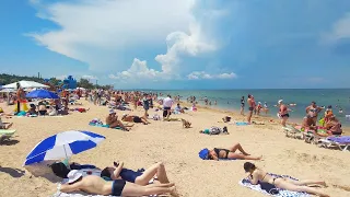 пляж Голубицкая  сезон открыт прозрачное Азовское море с песчаным пляжем