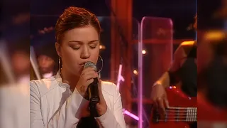 Kelly Clarkson - Miss Independent (The Late Late Show with Craig Kilborn 2003) [HD]