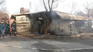В центре Волгограда сгорело кафе грузинской кухни