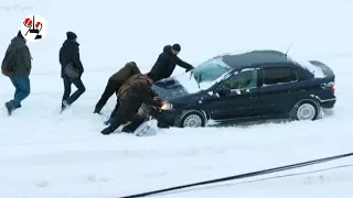 Сугробы на рельсах поймали Опель.