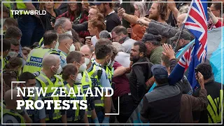 Police clash with anti-vaccine protesters in New Zealand