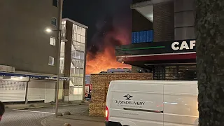 Explosie   zorgt voor enorme ravage op Rotterdam-zuid ( Meerdere hulpdiensten met spoed)