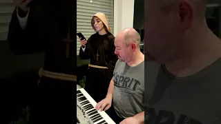 Gesang: Schwester Brisa Maria & TyrosRom on Keyboard
