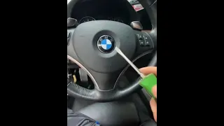 Как удалить эмблему BMW с руля#shorts