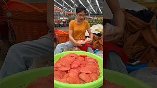 Little Girl Giant Pink Orange Pomelo Cutting Skills #shorts