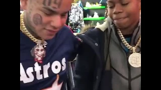 6ix9ine gives a fan his 69 chain with dj akdemiks