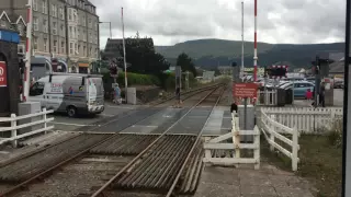 Level Crossing in Barmouth with Arriva Trains Wales Class 158