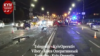 В центре Киева произошло жесткое ДТП с тремя авто: появилось видео.