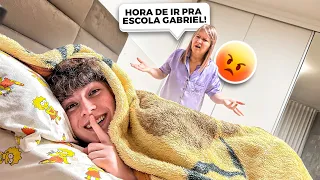 O Gabriel Fingiu Que Estava Doente pra Faltar na Aula!!