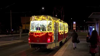Vánoční tramvaje v Praze 2021 - první týden provozu, jízdy a vnitřní výzdoba | 8K HDR