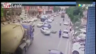 OMG! Truck accident but man survived **MUST WATCH**