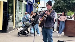 An  incredible singer in Grafton street