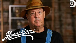 Killer Beaz's Secret Takeover: Liquor Operation in the Crosshairs | Moonshiners | Discovery