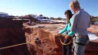 Boyfriend pushes Girlfriend off cliff - Insane Rope Swing