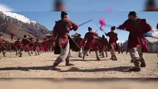 Mulan (2020)  - Hua jun fight and show her chi