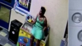 Video: Woman destroys inside of Detroit gas station