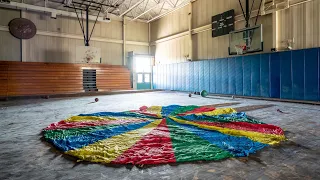 Exploring an Abandoned 2000's Day Care filled with old toys, full gym