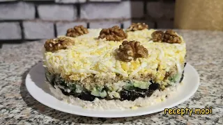 Салат Нежность с курицей, черносливом и грецкими орехами