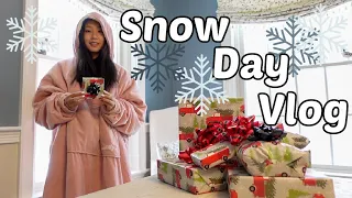 New England SNOW DAY IN THE LIFE... (Christmas wrapping, shoveling, college decisions)