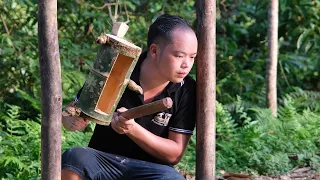 Knocking gong to create a habit when feeding fish. Primitive Skills (ep179)