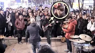 A Teen Boy Suddenly Joined Street Band and Played Ultimate Bass Improvisation [ENG CC]