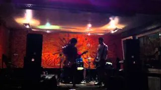 crumb cake flashes - we can't play (live @ Radhaus Kleve / Rock in den Mai 2011)