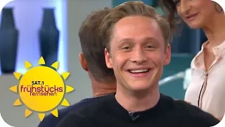 Matthias Schweighöfer wäre gerne Hodenmodel geworden?! | SAT.1 Frühstücksfernsehen | TV
