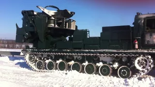 БАТ-2 вытаскивает груженую ГАЗЕЛЬ из снега.