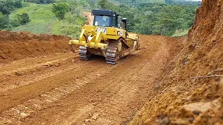 bulldozer/Cutting and backfilling to semi finish with track type tractor cat d6r2.