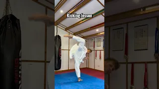 Kicking lesson🦵