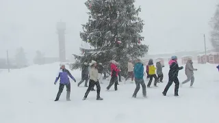 Флешмоб новогодний от педагогов и детей