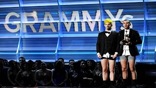 Best Pop Duo/Group Performance Grammy | 21 Pilots receives Grammy in underwear!!!!