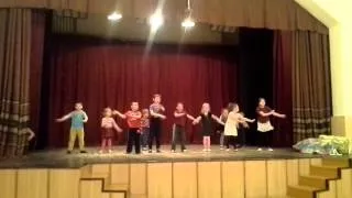 Dejo Džūkstes bērnu deju kolektīvs "pasaciņa" .
