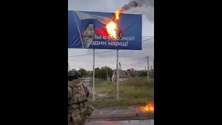 Ukraine War: Ukrainian soldier throws molotov cocktail at Russian propaganda billboard!