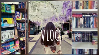 Vlog 1. Прогулка по Краснодару. Кофейня. Книжный Чарли. Растенишная Ботанка. Разбор книжных полок 💜