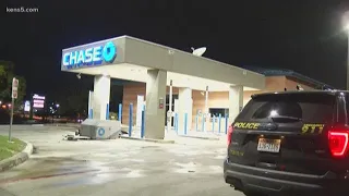 Robbers try to steal ATM from Chase Bank